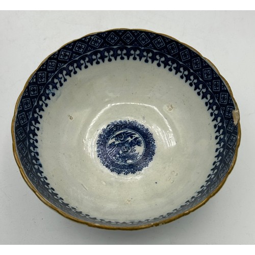 189 - A group of early 19th century blue and white transfer-printed waste bowls, c. 1800-10. To include: O... 