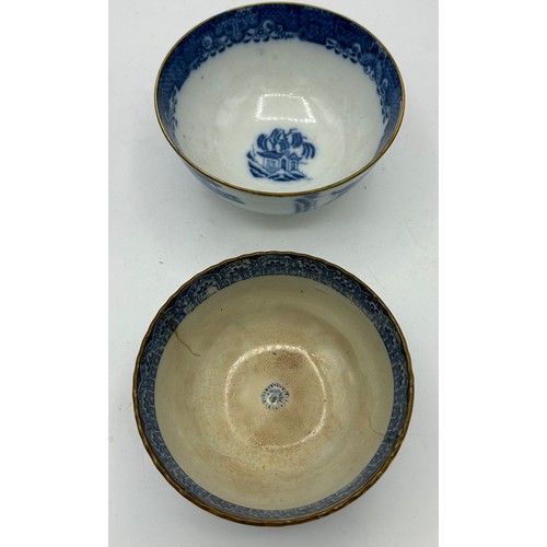 189 - A group of early 19th century blue and white transfer-printed waste bowls, c. 1800-10. To include: O... 