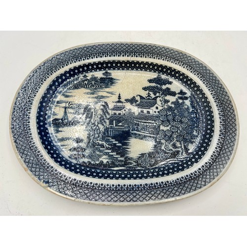 194 - A group of early 19th century blue and white transfer-printed medium platters, c. 1800-10. To includ... 