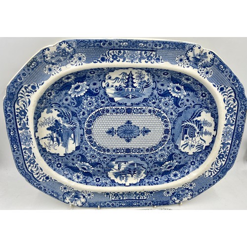 195 - An early 19th century Spode blue and white transfer-printed Spode Net platter, together with a Spode... 