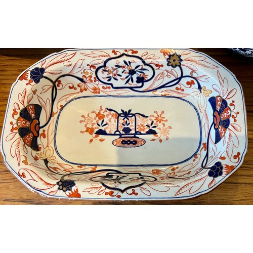 197 - A group of early 19th century blue and white transfer-printed wares, c. 1800-10. To include: a suppe... 