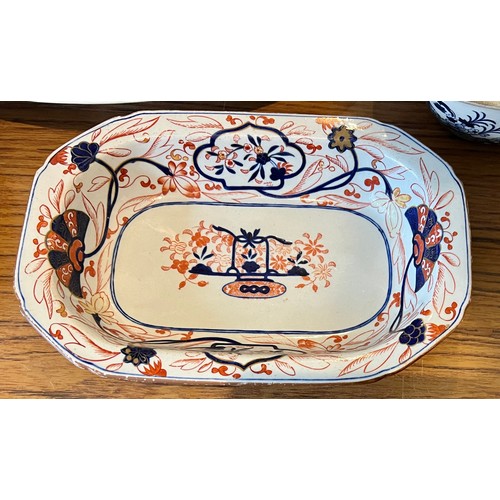 197 - A group of early 19th century blue and white transfer-printed wares, c. 1800-10. To include: a suppe... 