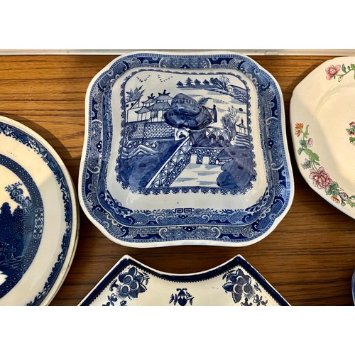 197 - A group of early 19th century blue and white transfer-printed wares, c. 1800-10. To include: a suppe... 