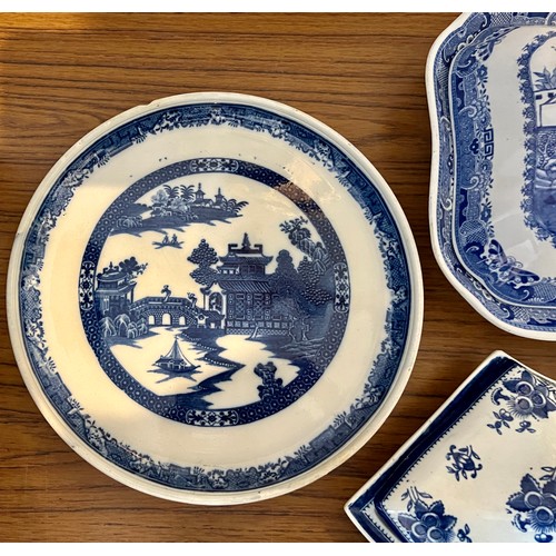 197 - A group of early 19th century blue and white transfer-printed wares, c. 1800-10. To include: a suppe... 