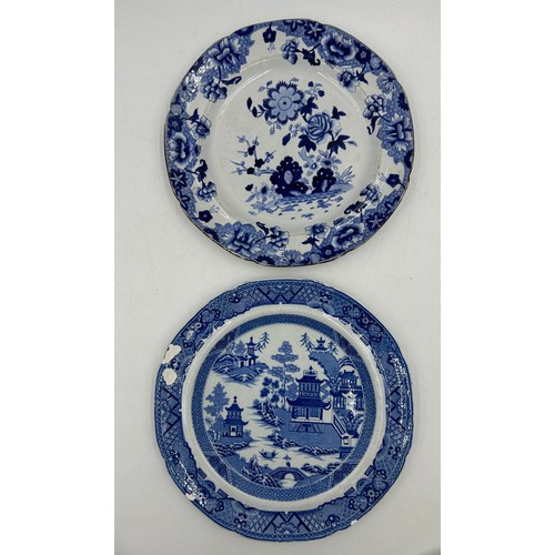 206 - A group of early 19th century blue and white transfer-printed Spode plates , c. 1800-20. To include:... 