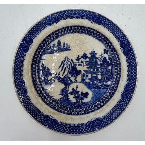 206 - A group of early 19th century blue and white transfer-printed Spode plates , c. 1800-20. To include:... 