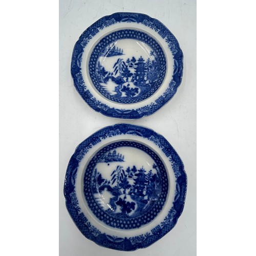 206 - A group of early 19th century blue and white transfer-printed Spode plates , c. 1800-20. To include:... 