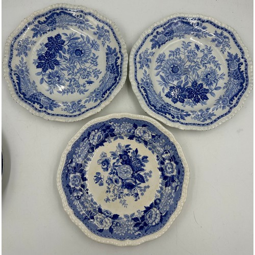 207 - A group of early 19th century blue and white transfer-printed Spode plates, c. 1800-20. To include: ... 