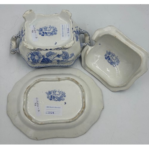 208 - A group of early 19th century blue and white transfer-printed Spode wares, c. 1800-20. To include: F... 