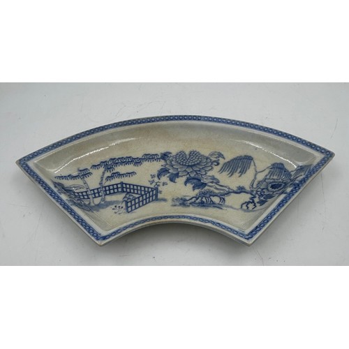 214 - A group of early 19th century blue and white transfer-printed chinoiserie pattern wares, c. 1800-10.... 