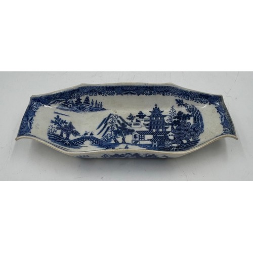 214 - A group of early 19th century blue and white transfer-printed chinoiserie pattern wares, c. 1800-10.... 