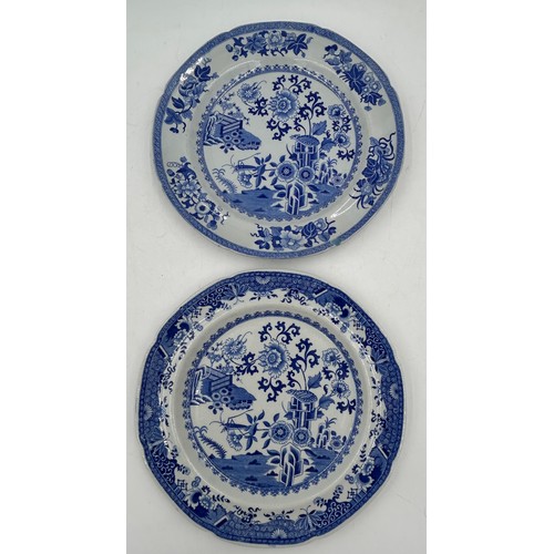 220 - A group of early 19th century blue and white transfer-printed Spode plates, c. 1800-20. To include: ... 