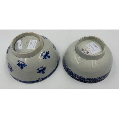 223 - A group of early 19th century blue and white hand-painted pearlware shell edge and other items, c. 1... 