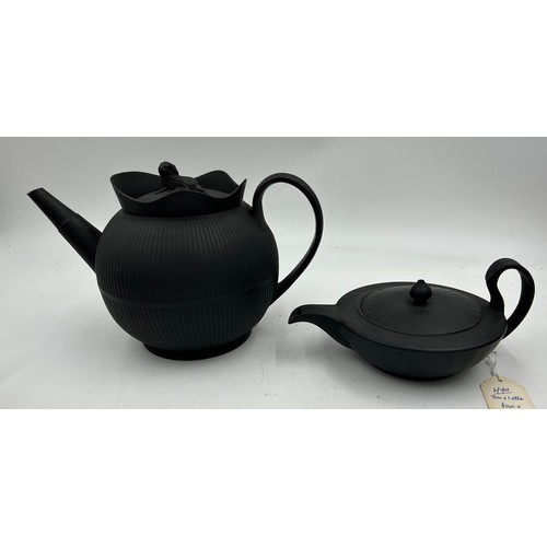 225 - A group of early 19th century black basalt Spode (and one other) teapots c. 1810. Including one of k... 