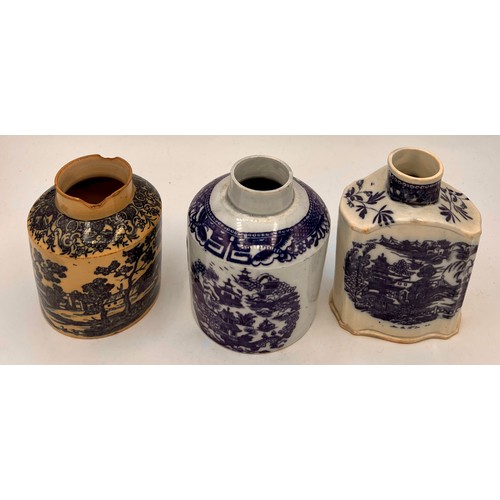 232 - A group of early 19th century blue and white transfer-printed tea caddies, c. 1810. (3)