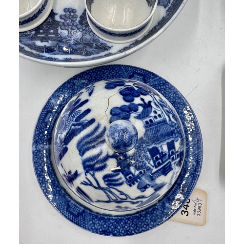 247 - A group of early 19th century blue and white transfer-printed Willow wares, c. 1810-20. To include: ... 