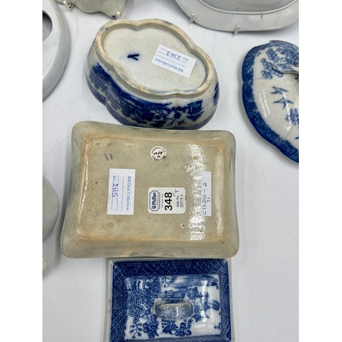 247 - A group of early 19th century blue and white transfer-printed Willow wares, c. 1810-20. To include: ... 