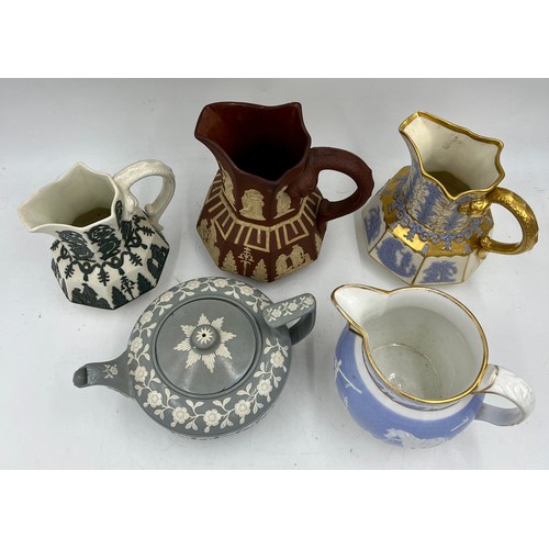 249 - A group of early 19th century Spode sprig moulded jugs and teapot in various bodies and styles, c. 1... 