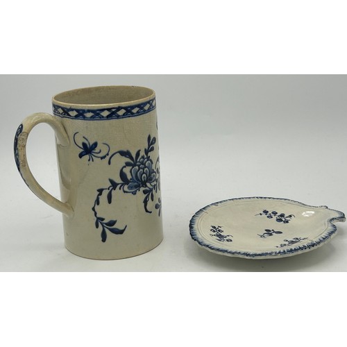 255 - A group of late 18th and early 19th century hand-painted blue and white pearlware pieces, c. 1790-18... 