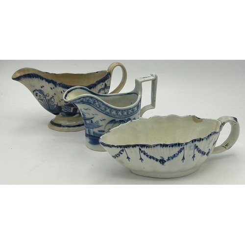 255 - A group of late 18th and early 19th century hand-painted blue and white pearlware pieces, c. 1790-18... 