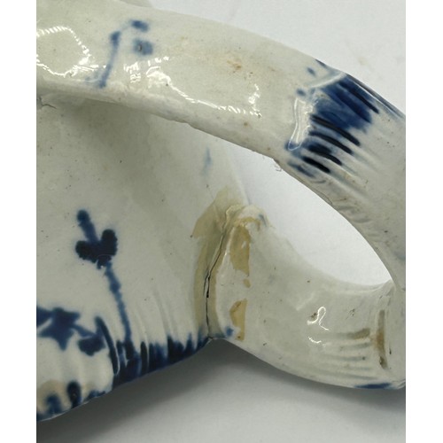 255 - A group of late 18th and early 19th century hand-painted blue and white pearlware pieces, c. 1790-18... 