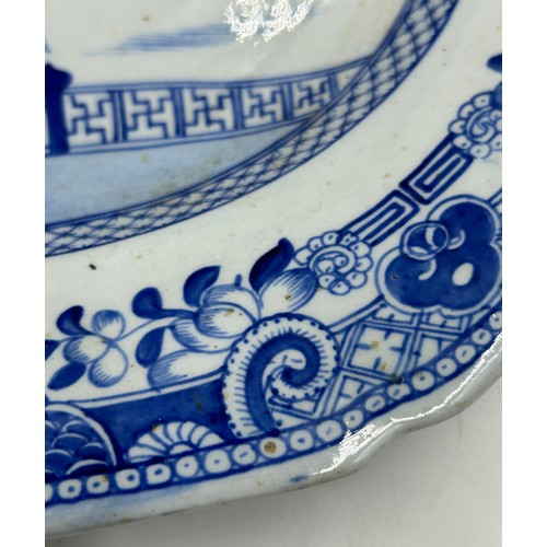 257 - An early 19th century blue and white hand-painted Spode Chinese landscape platter, with hand-painted... 