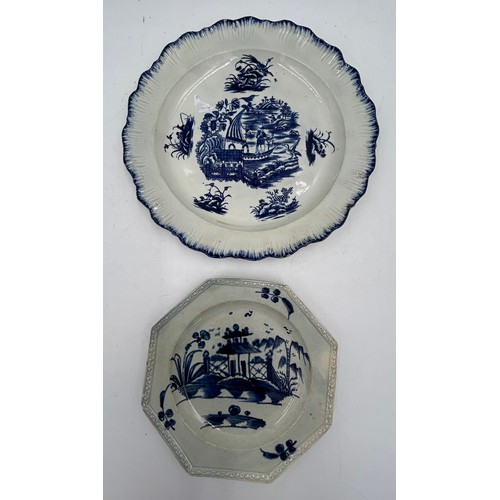 258 - A group of early 19th century blue and white transfer-printed and hand-painted pearlware pieces, c. ... 