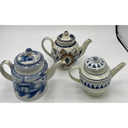 268 - A group of early 19th century hand-painted blue and white pearlware small teapots, c. 1800. One has ... 