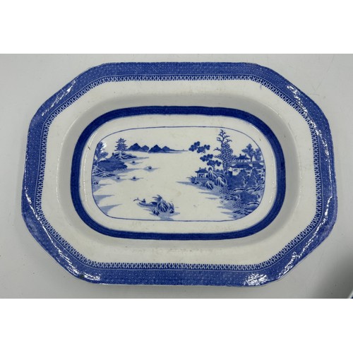 279 - An early 19th century blue and white transfer-printed Copeland and Garrett large, deep pie dish and ... 