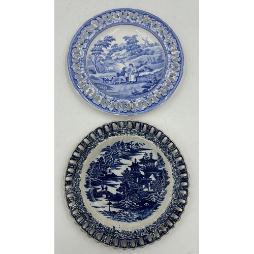 280 - A group of uncommon 19th century blue and white transfer-printed Spode wares, c. 1820. To include: C... 