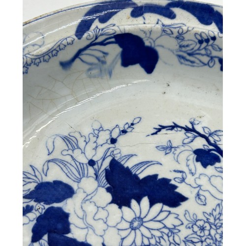 282 - A group of 19th century blue and white transfer-printed Spode wares, c. 1825. To include: Queen Char... 