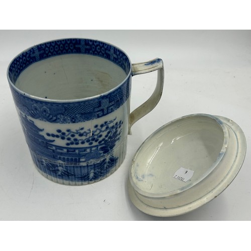 291 - A group of five early 19th century blue and white transfer printed chinoiserie pattern mugs, c. 1800... 