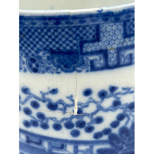 291 - A group of five early 19th century blue and white transfer printed chinoiserie pattern mugs, c. 1800... 