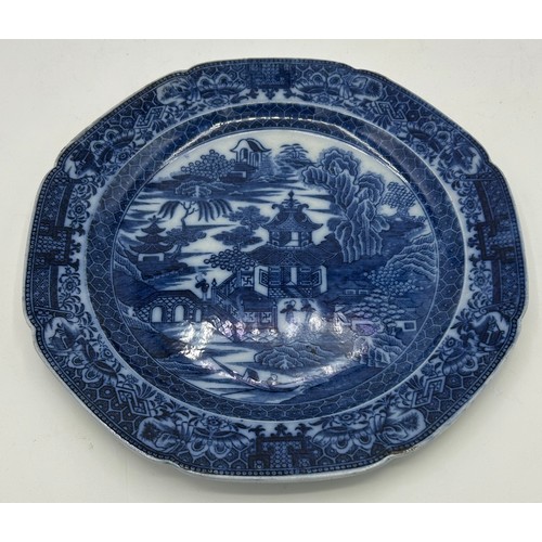 299 - A group of early 19th century blue and white transfer-printed chinoiserie pattern plates, c. 1800. T... 