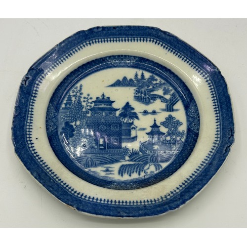 299 - A group of early 19th century blue and white transfer-printed chinoiserie pattern plates, c. 1800. T... 