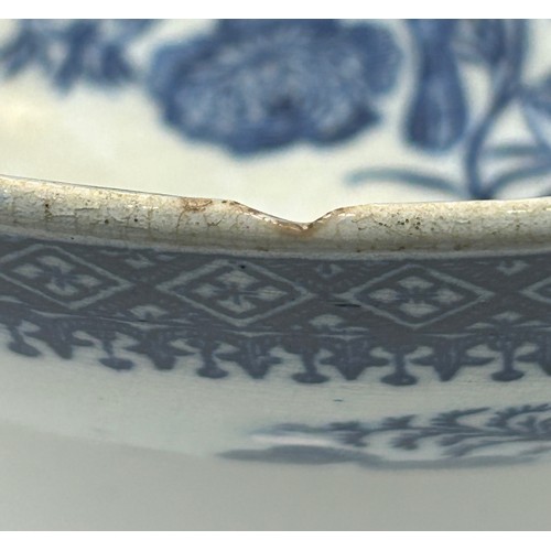 302 - A group of early 19th century blue and white transfer-printed bowls, c. 1800-20. To include: Convers... 