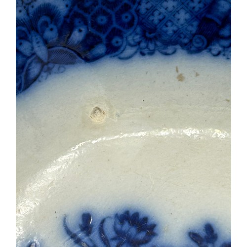 302 - A group of early 19th century blue and white transfer-printed bowls, c. 1800-20. To include: Convers... 