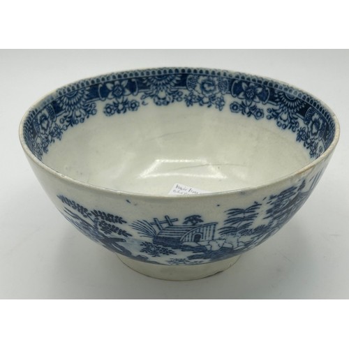 302 - A group of early 19th century blue and white transfer-printed bowls, c. 1800-20. To include: Convers... 