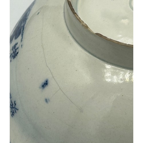 302 - A group of early 19th century blue and white transfer-printed bowls, c. 1800-20. To include: Convers... 