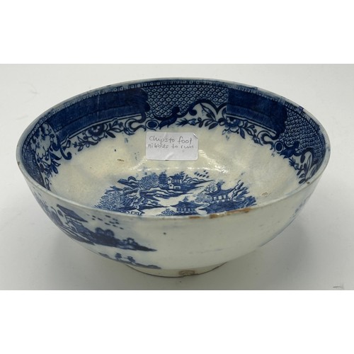 302 - A group of early 19th century blue and white transfer-printed bowls, c. 1800-20. To include: Convers... 