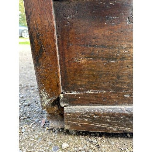 15 - A 18th/19thC oak settle with panelled back and front and lift up seats. 102 h x 152 w x 54cm d appro... 