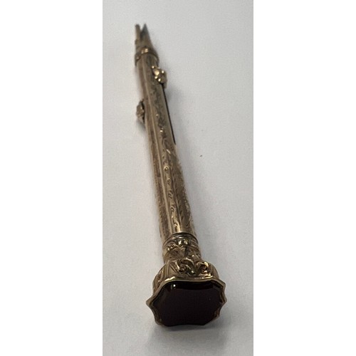 522 - A 9 carat gold seal topped retractable propelling pencil and nib pen. Weight 14.25gm. 9 cm l unexten... 