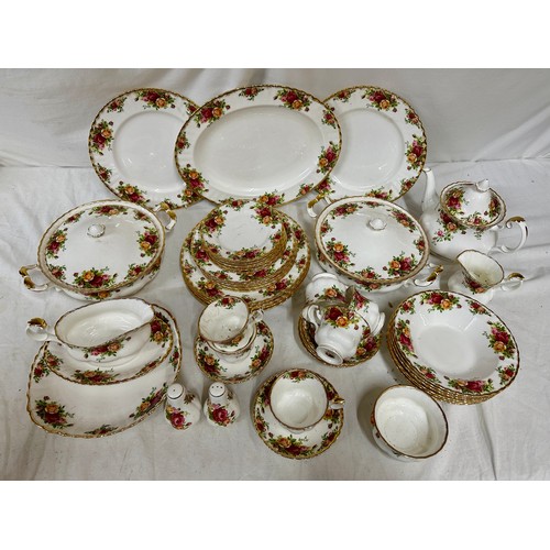 446 - A Royal Albert Country Roses part dinner and tea service to include 1x meat plate measuring 35cm, 6x... 