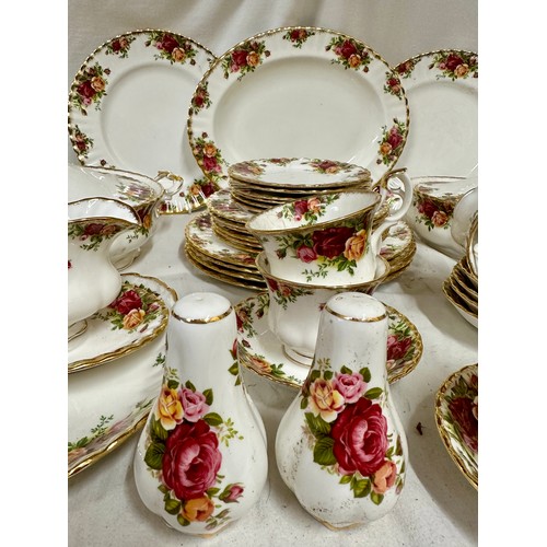 446 - A Royal Albert Country Roses part dinner and tea service to include 1x meat plate measuring 35cm, 6x... 