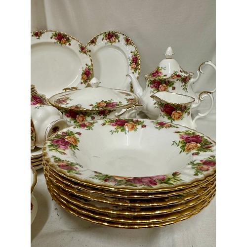 446 - A Royal Albert Country Roses part dinner and tea service to include 1x meat plate measuring 35cm, 6x... 