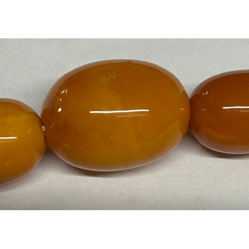 582 - Six strings of vintage amber beads.
Butterscotch necklace 31gms.