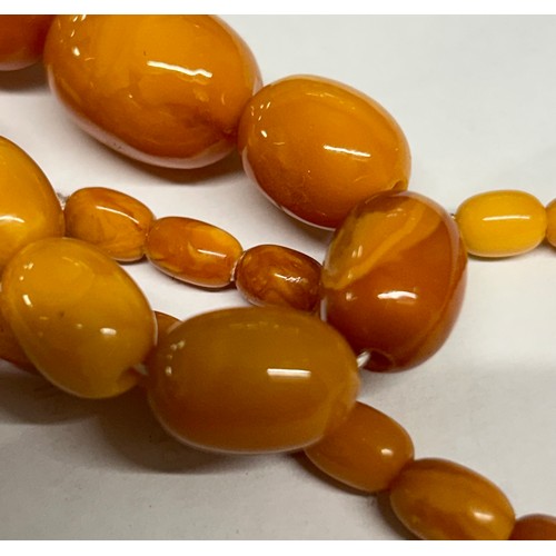 582 - Six strings of vintage amber beads.
Butterscotch necklace 31gms.