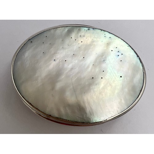 78 - A Georgian white metal and mother of pearl oval snuff box. 5cm x 4cm.