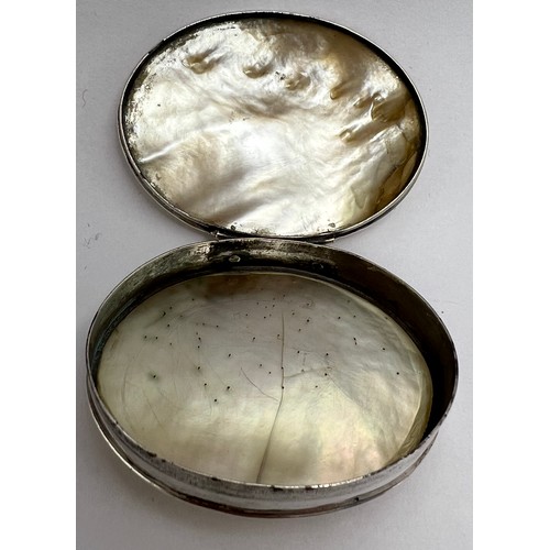 78 - A Georgian white metal and mother of pearl oval snuff box. 5cm x 4cm.