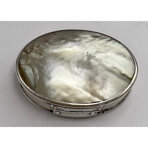 78 - A Georgian white metal and mother of pearl oval snuff box. 5cm x 4cm.